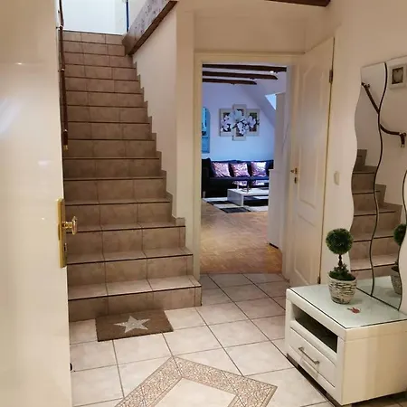 Thushitha Warnakulasooriya Apartamento Holm (Pinneberg)